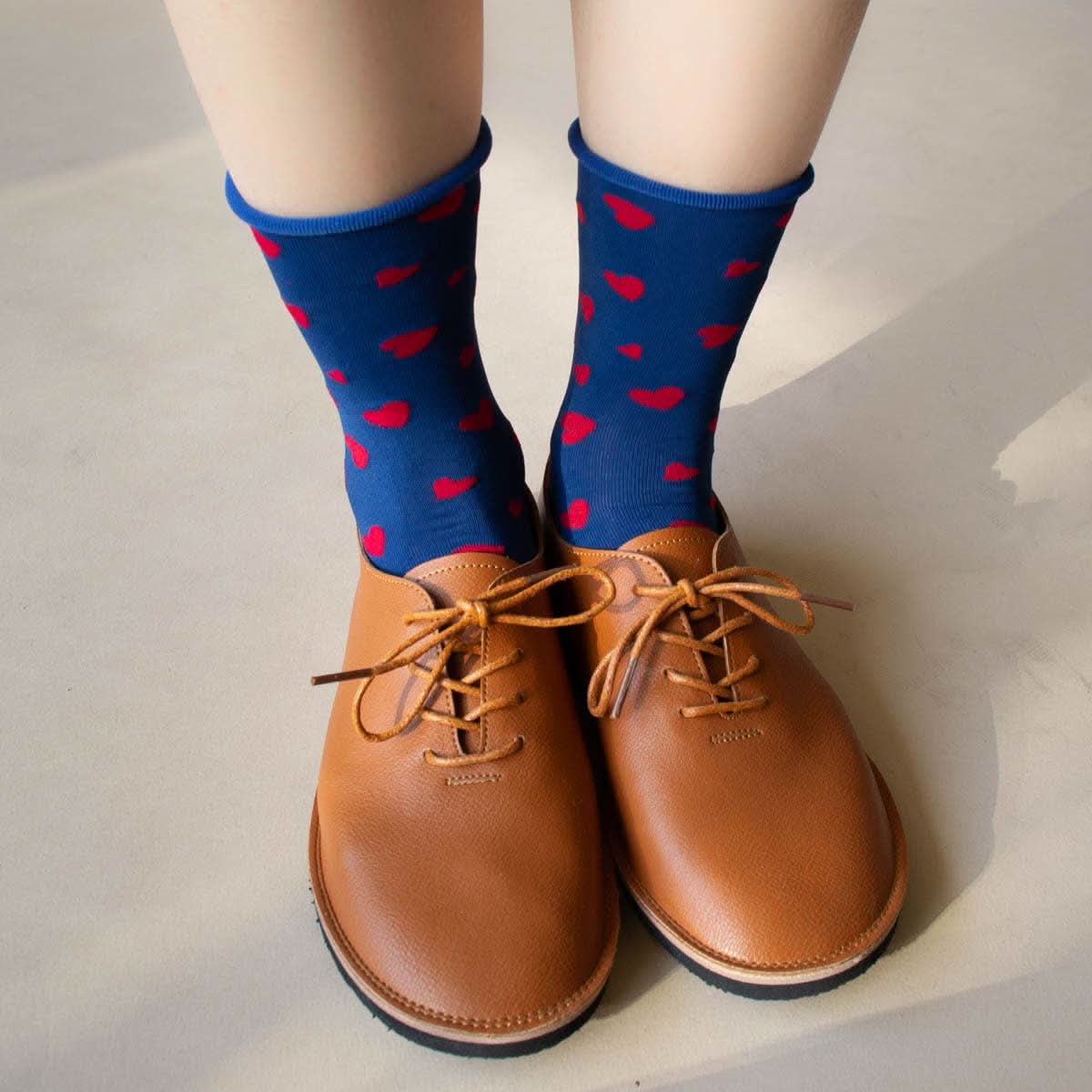 model wearing navy blue socks with red hearts