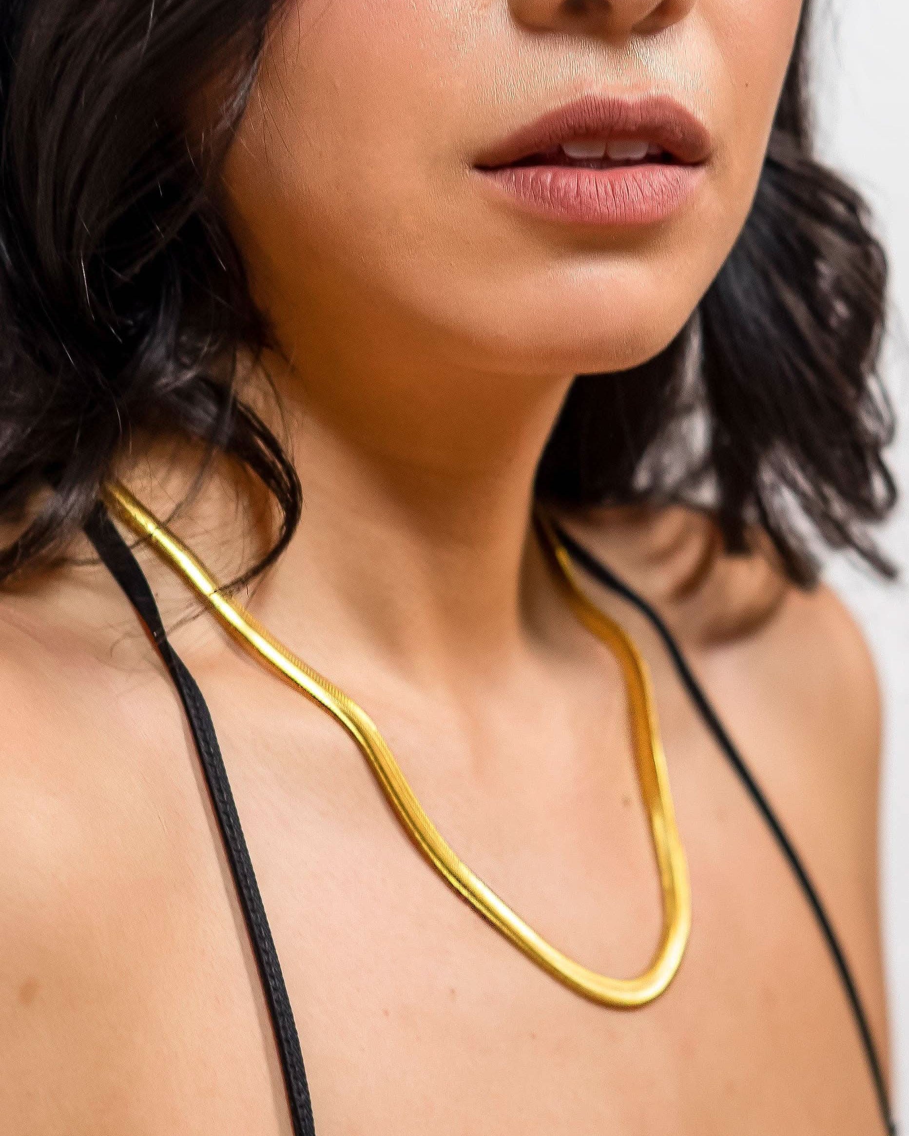 Woman wearing 18k gold 15inch to 17 inch herringbone necklace