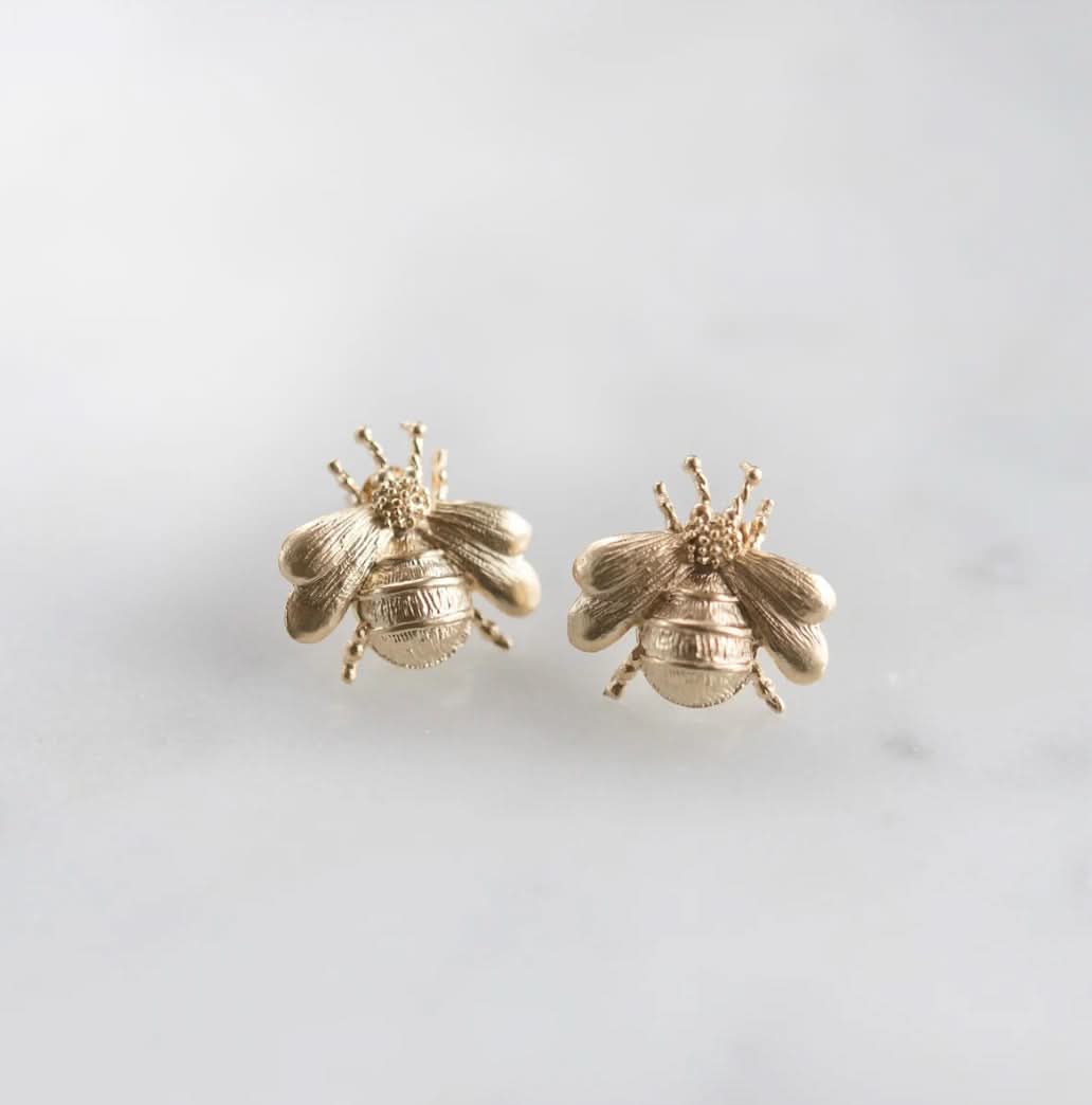Gold bee-shaped earrings silner color deep clear shapes