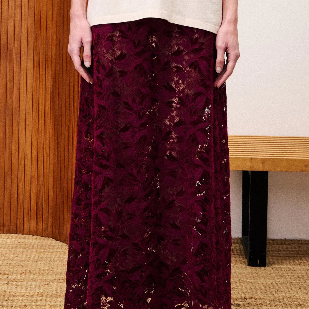 FRNCH Hebert Skirt in Bordeaux
Person wearing a burgundy lace skirt