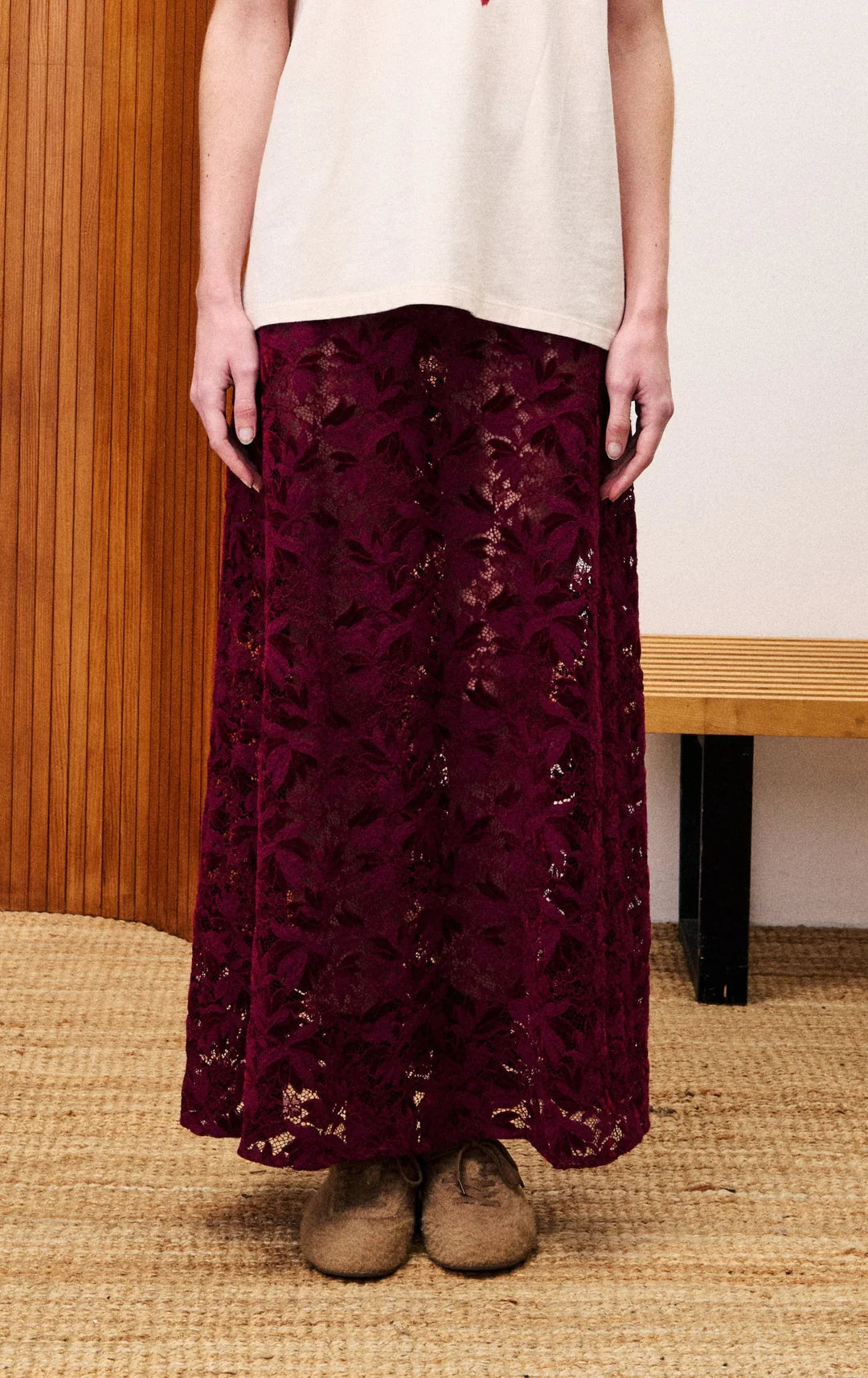 FRNCH Hebert Skirt in Bordeaux
Person wearing a burgundy lace skirt