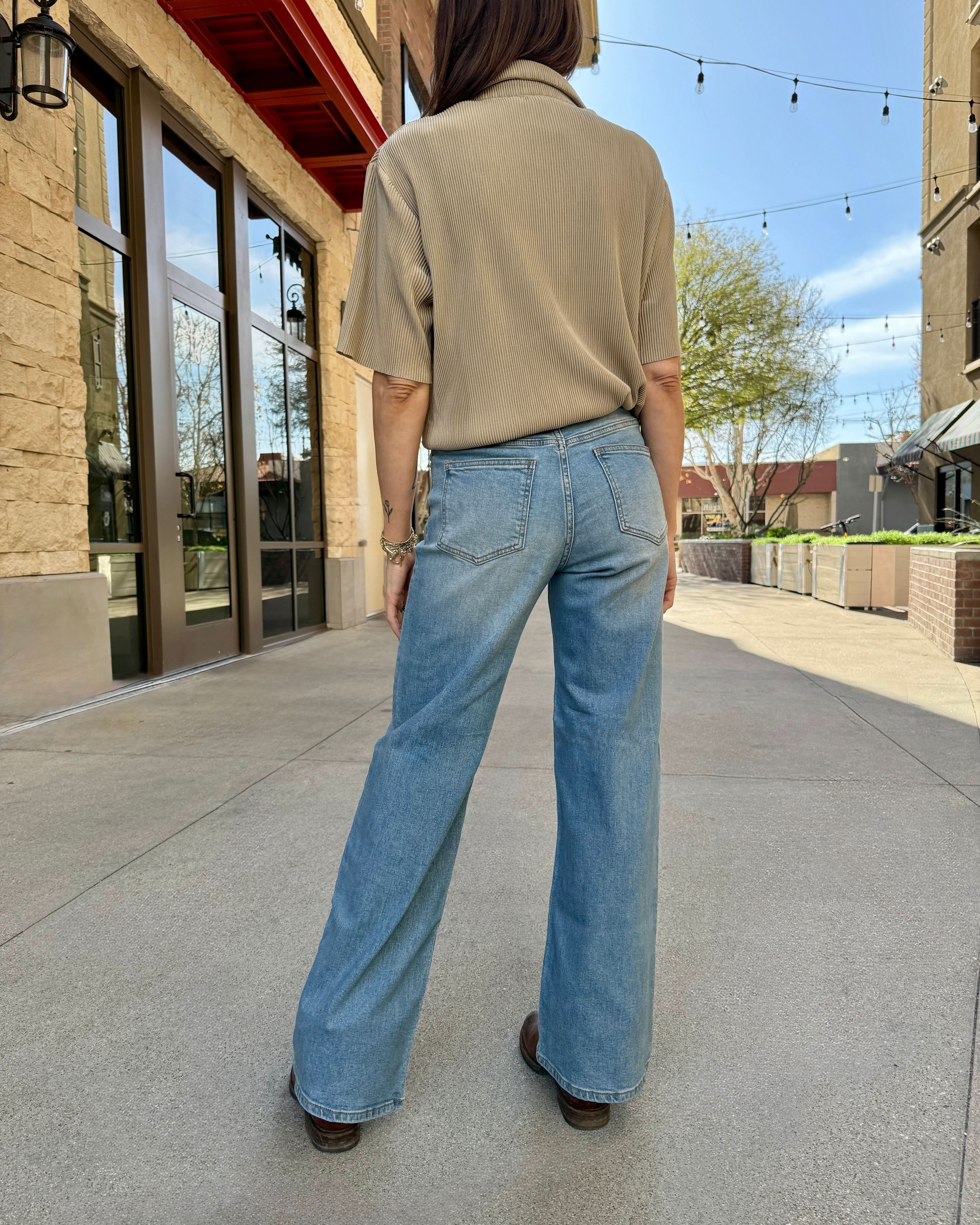 Letter to Juliet Wide Leg Jeans
blue jeans standing on a sidewalk
