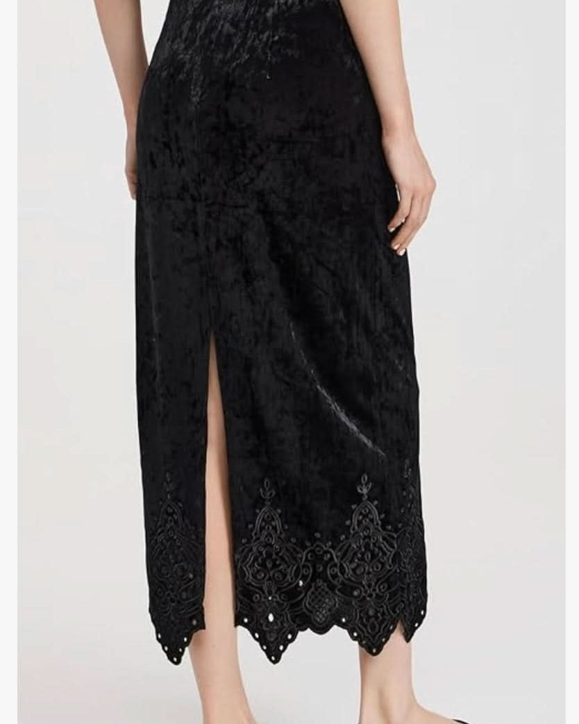 moon river Velvet Eyelet H Line Midi Skirt mid back cut