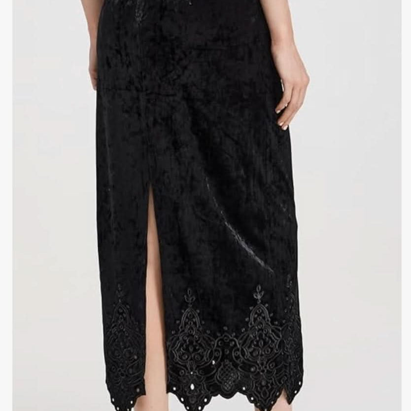 moon river Velvet Eyelet H Line Midi Skirt mid back cut