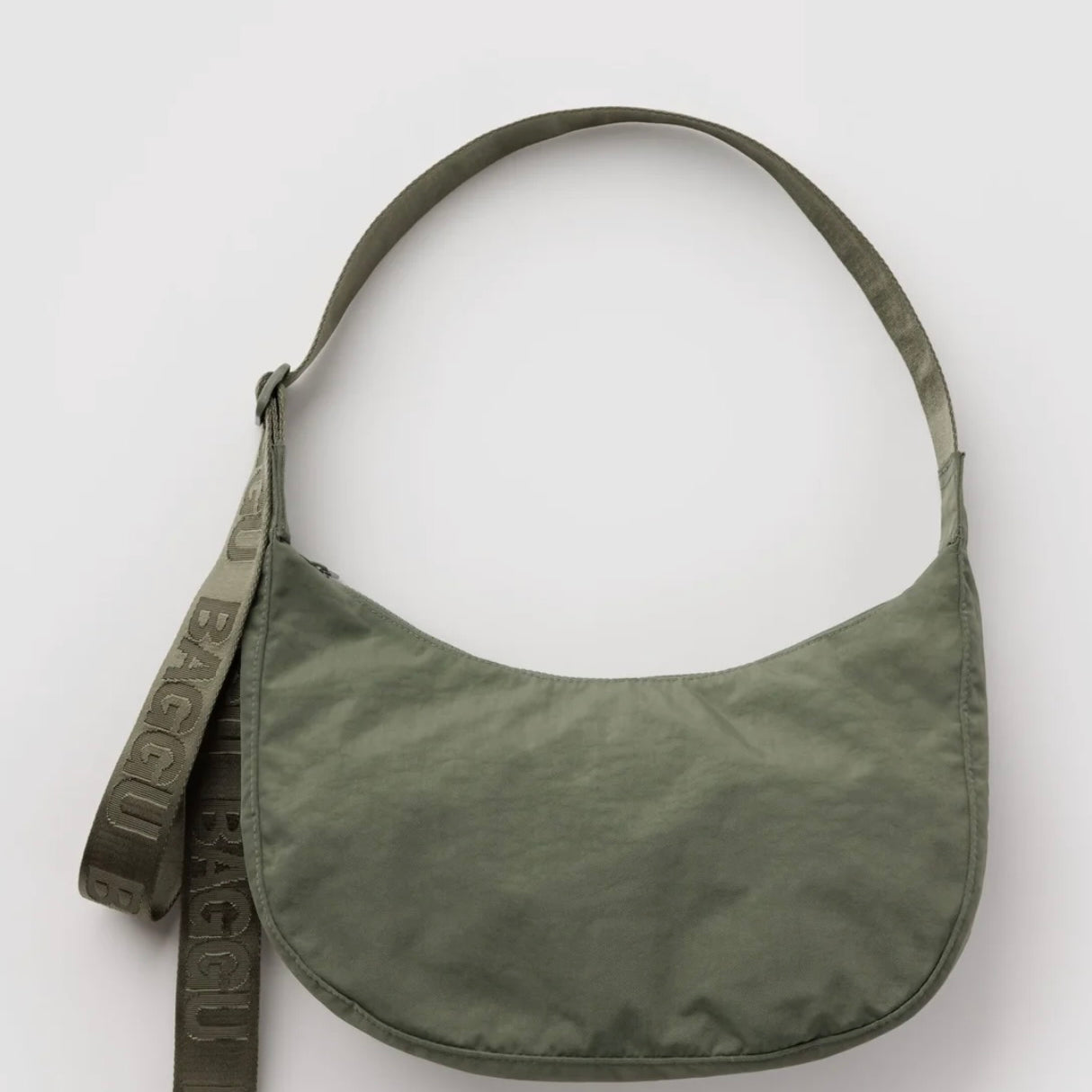 BAGGU Medium Nylon Crescent Bag