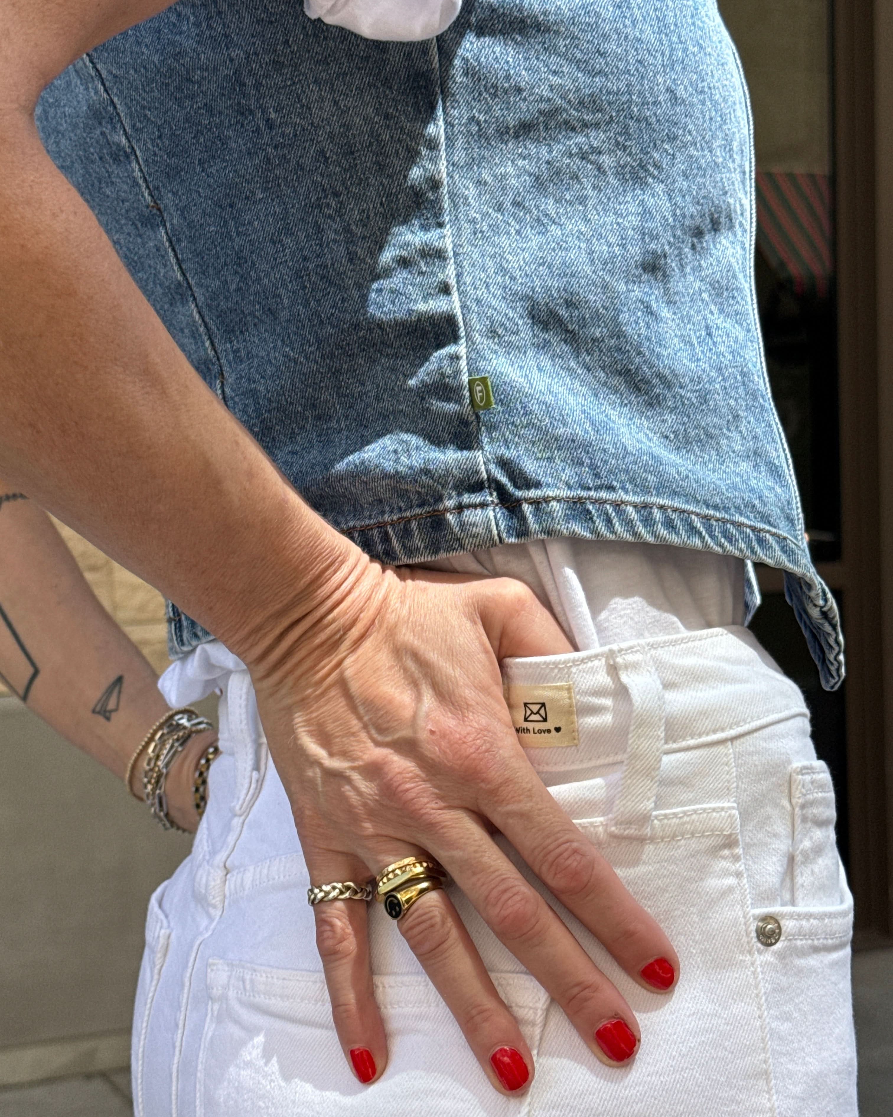 The minimalist aesthetic is perfect for the everyday woman who appreciates a missy fit.