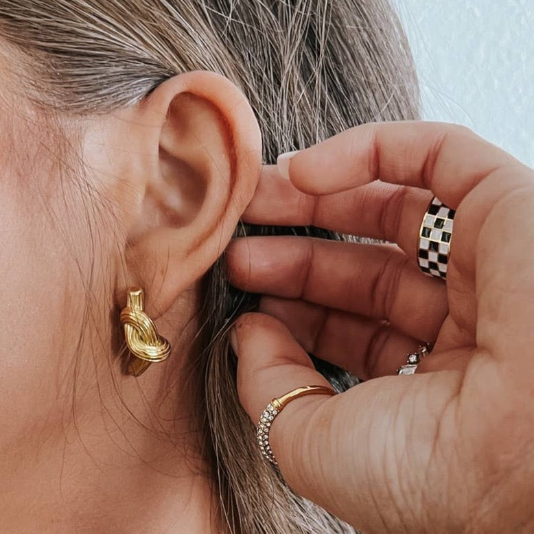 Empeni Knot Stud Earrings - FORM + CONTENT