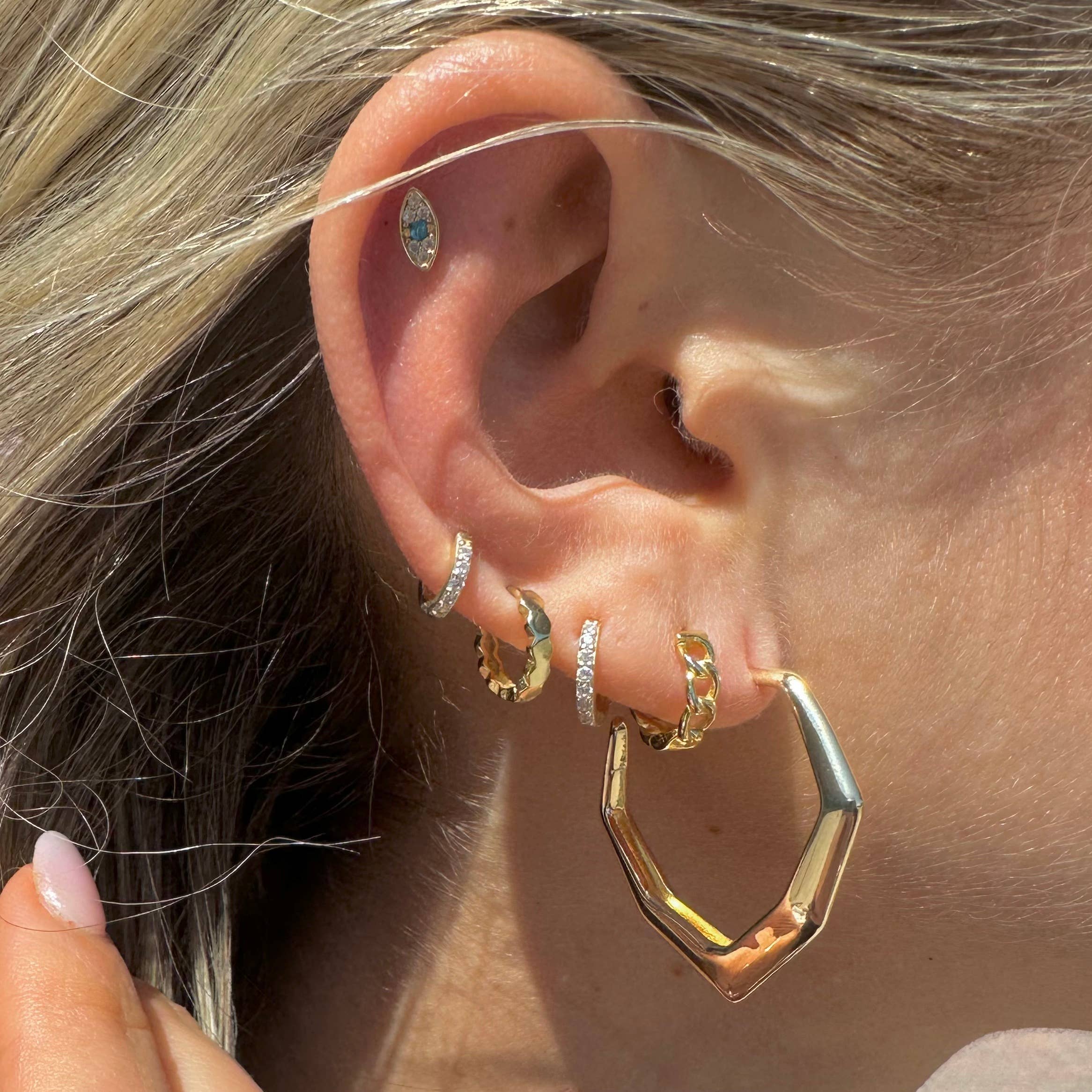 Nikki Smith - 14k Gold Wren Gold Hoop Earrings - FORM + CONTENT