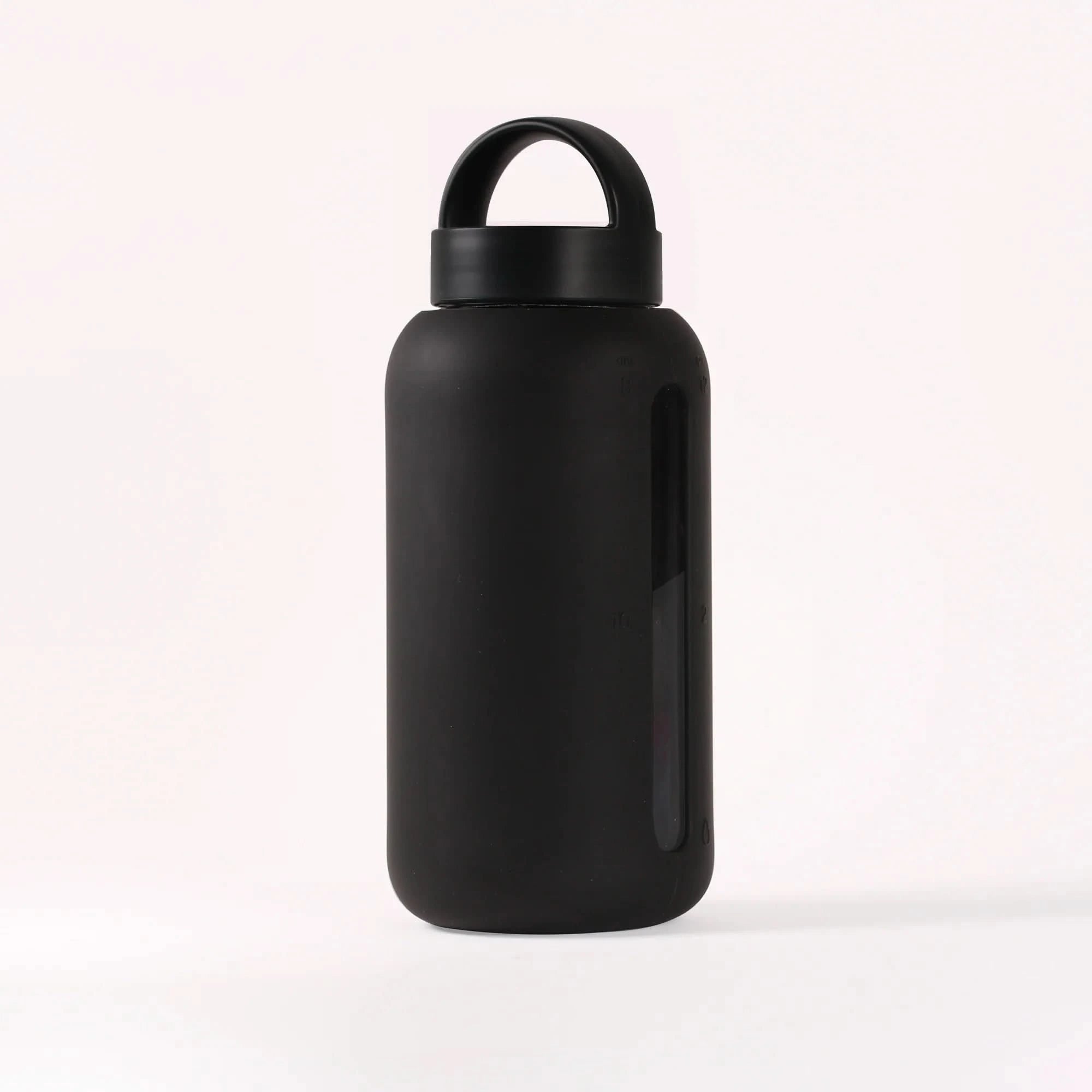Black water bottle with a handle with holding cap