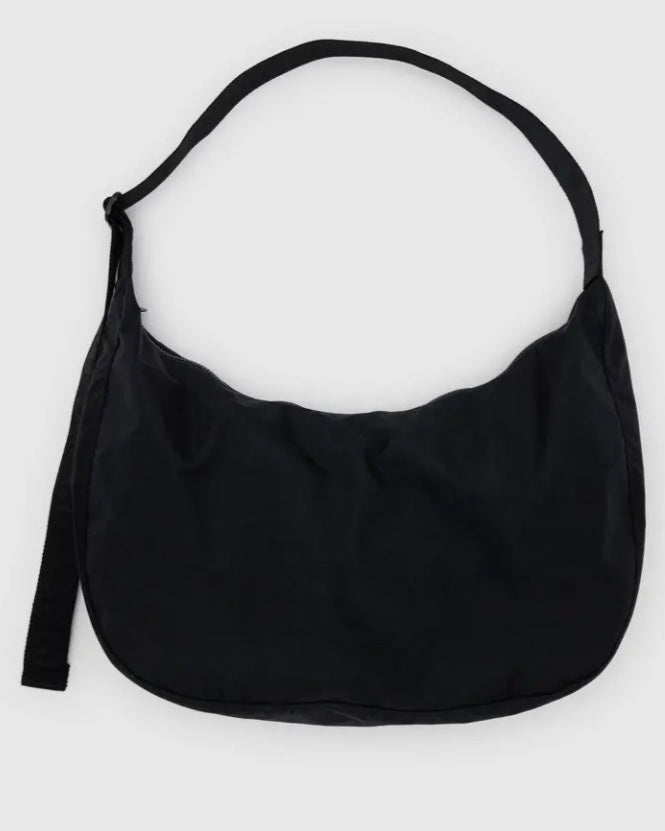 Black crescent shape handbag zip closure