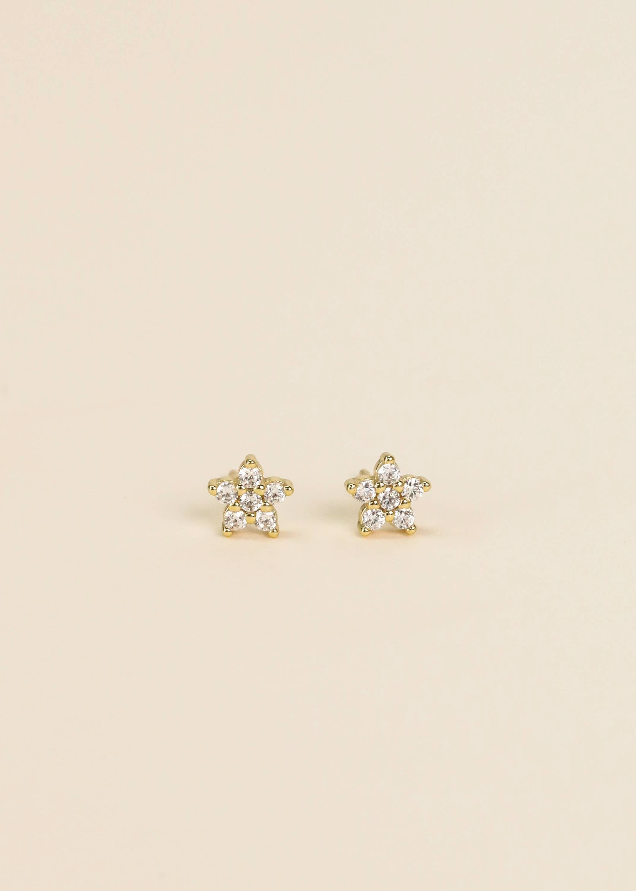 Star-shaped earrings with clear stones 