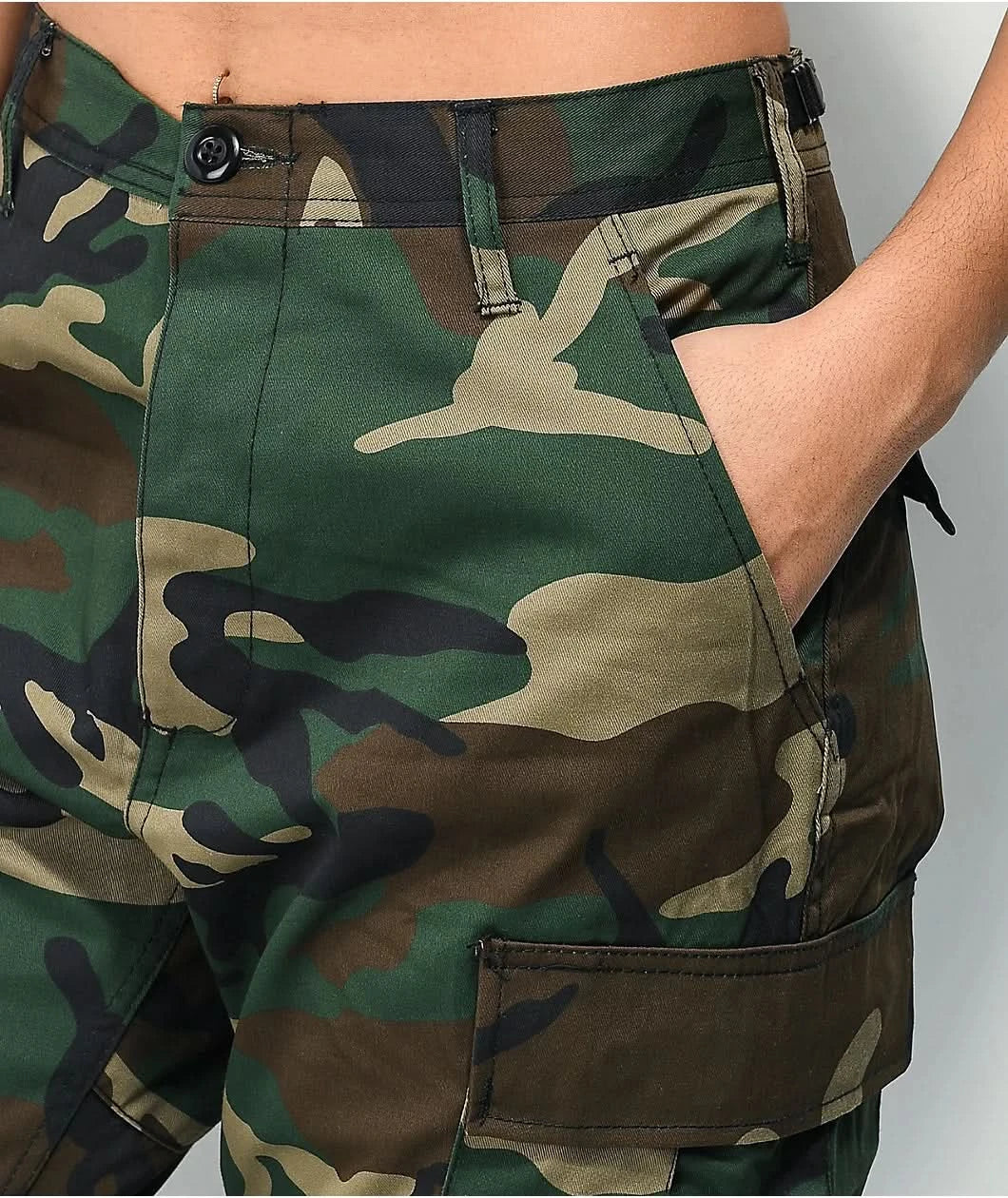 Rothco-BDU-Woodland-Classic-Camo-Cargo-Pants-close-up