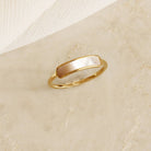 Gold ring with bar shaped pearl 