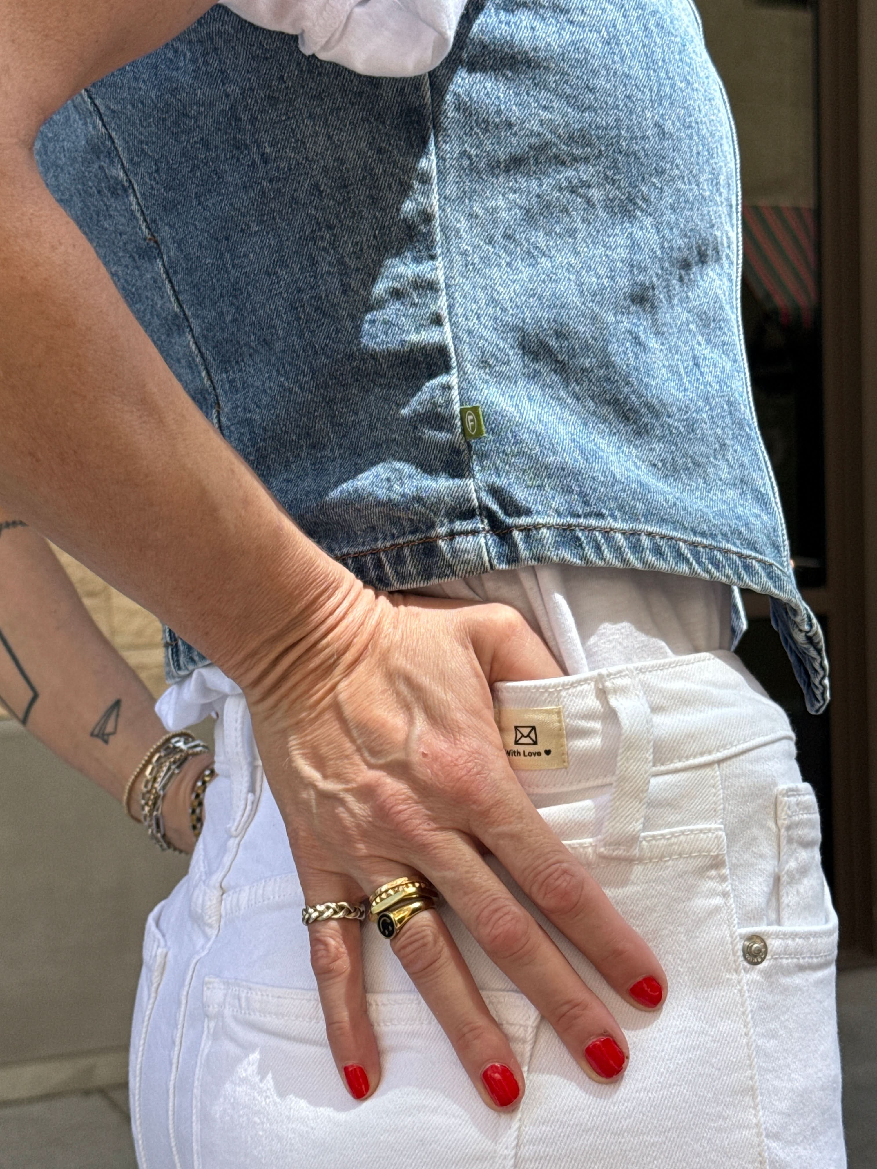 The minimalist aesthetic is perfect for the everyday woman who appreciates a missy fit. 