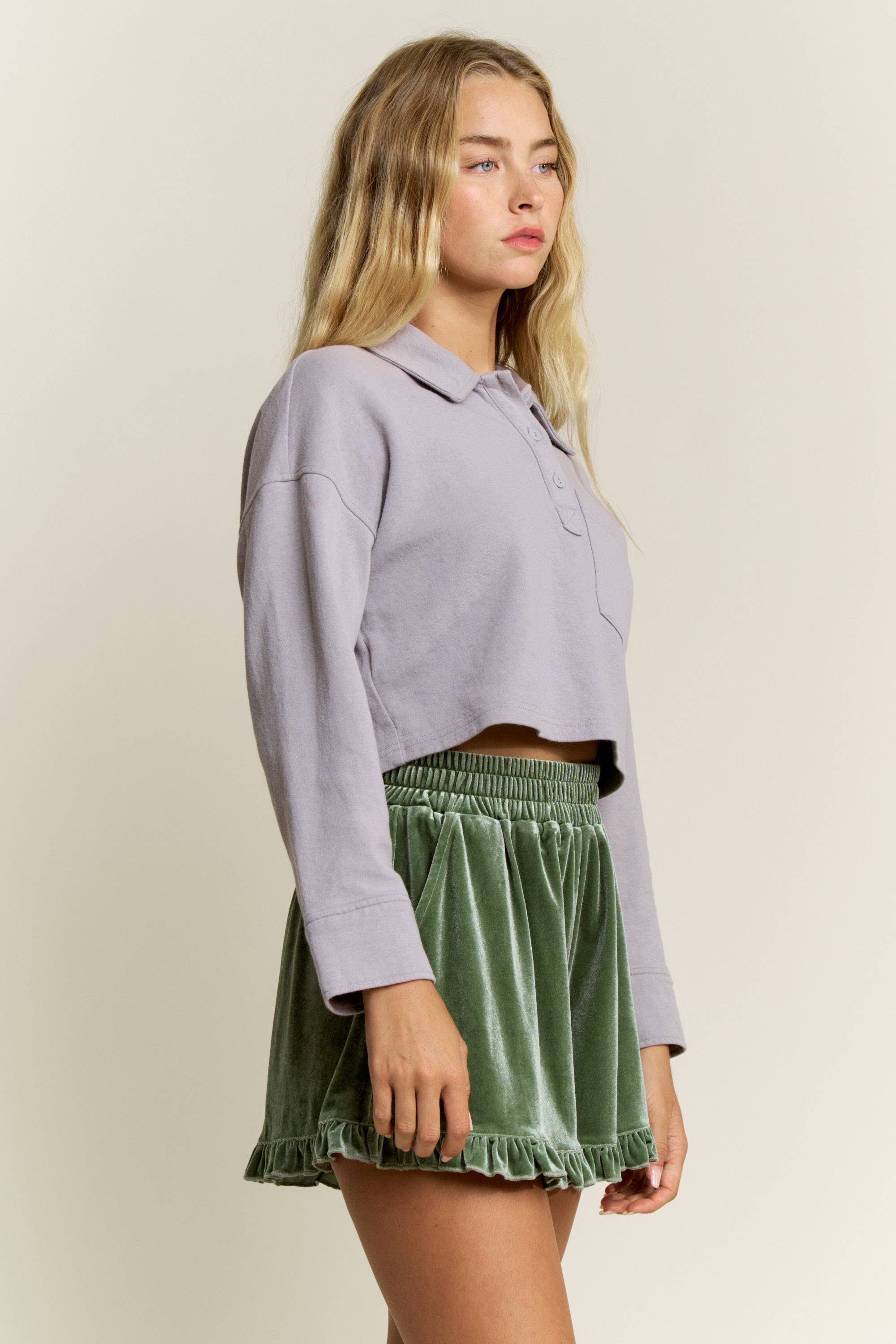 Relaxed silhouette with roomy side pockets